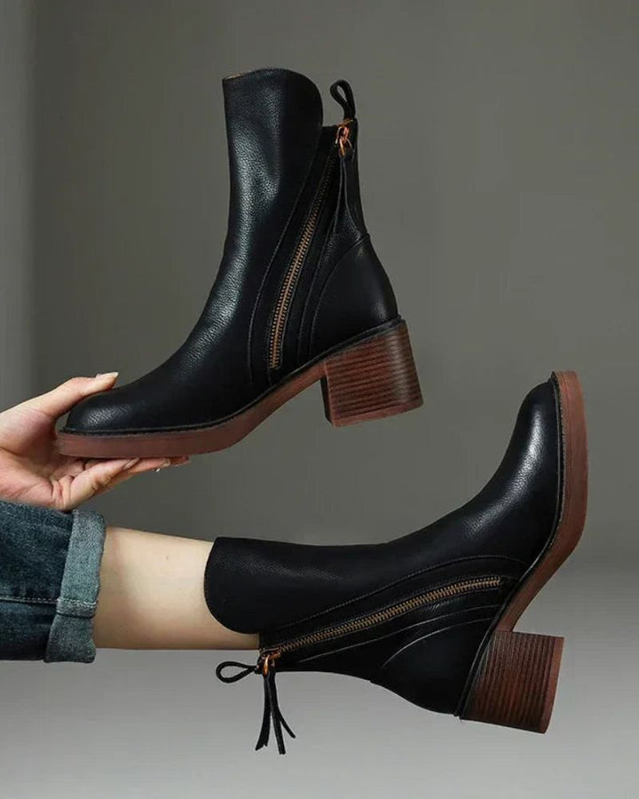 Valorine - Black leather boots with a comfortable heel